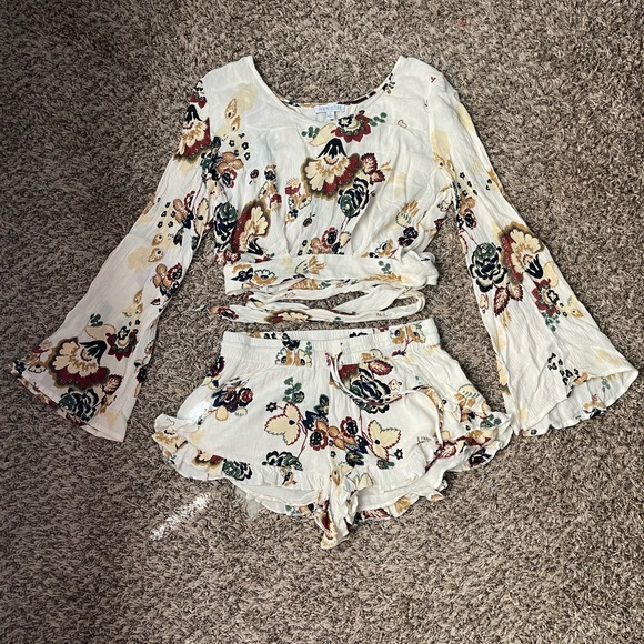 Patrons of Peace Other - Floral Bell Sleeve 2 Piece Set